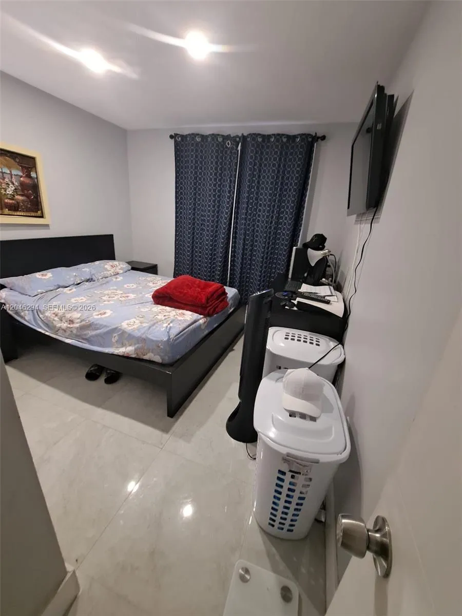 8814 NW 109th Ter Hialeah Gardens, FL 33018