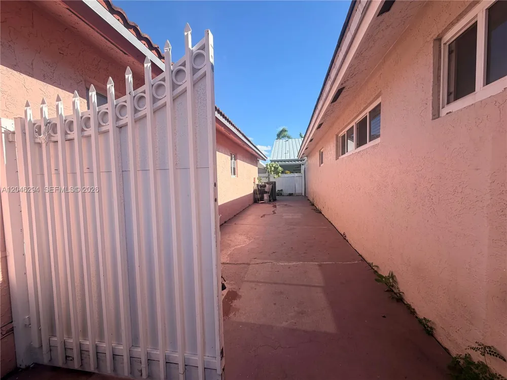 8814 NW 109th Ter Hialeah Gardens, FL 33018