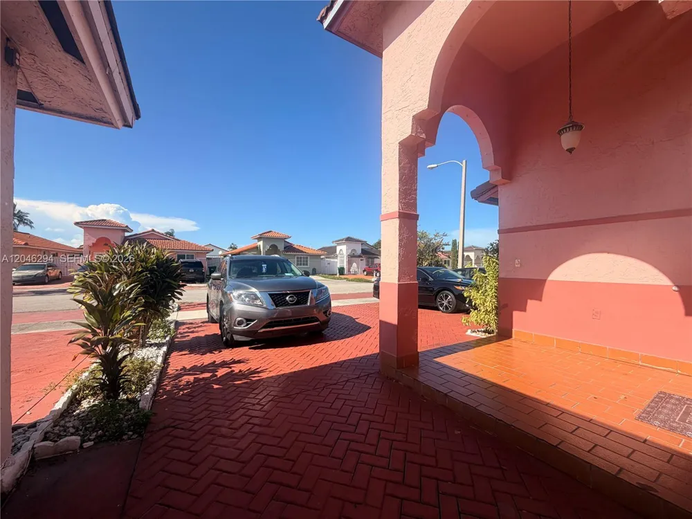 8814 NW 109th Ter Hialeah Gardens, FL 33018
