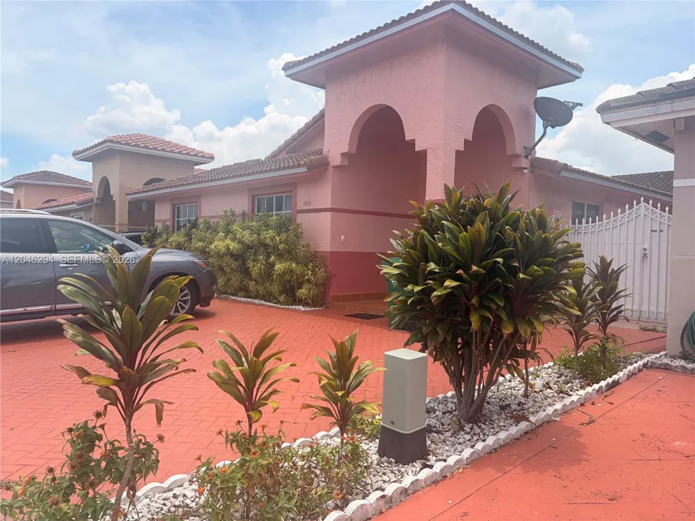 8814 NW 109th Ter Hialeah Gardens, FL 33018