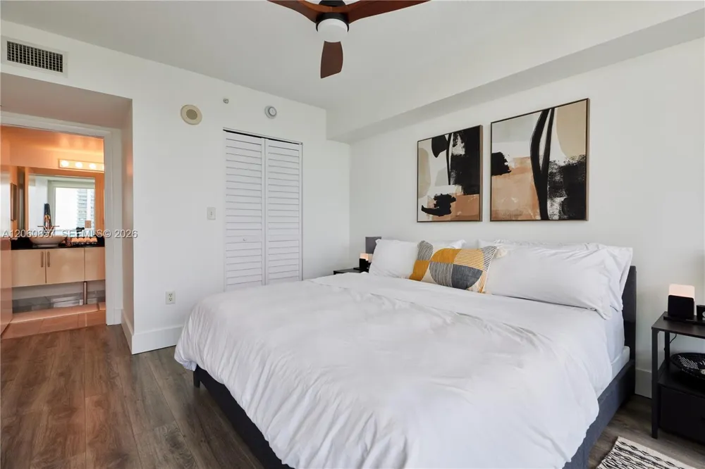 31 SE 5th St #3201 Miami, FL 33131