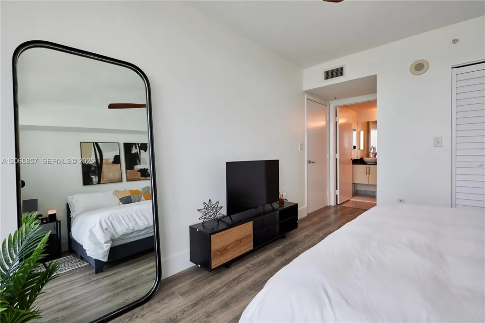 31 SE 5th St #3201 Miami, FL 33131