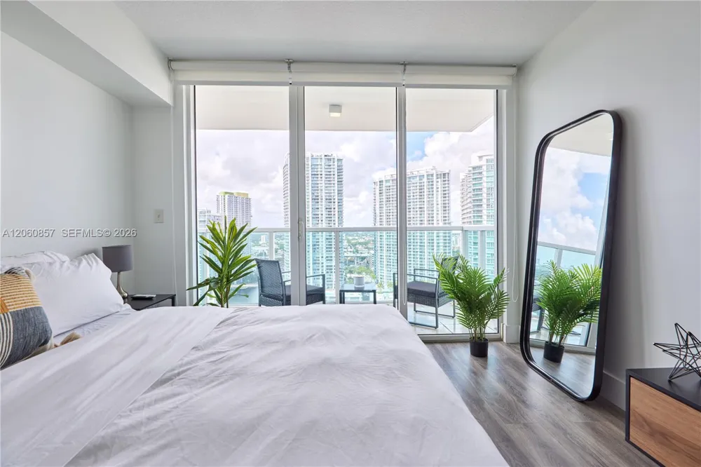 31 SE 5th St #3201 Miami, FL 33131