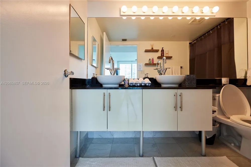 31 SE 5th St #3201 Miami, FL 33131