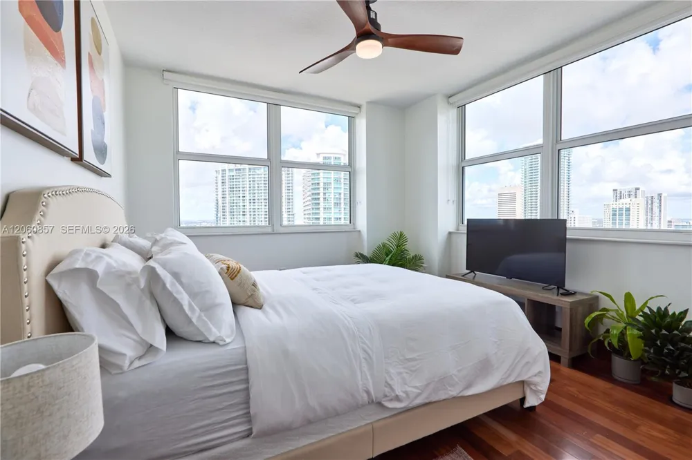 31 SE 5th St #3201 Miami, FL 33131