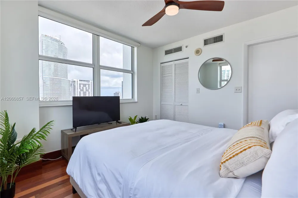 31 SE 5th St #3201 Miami, FL 33131