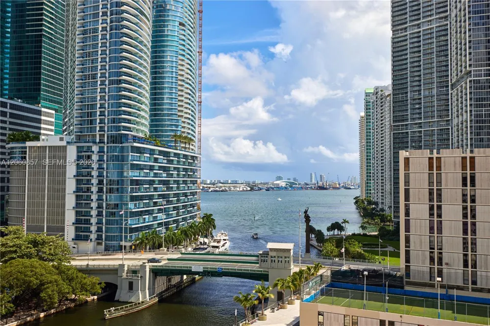 31 SE 5th St #3201 Miami, FL 33131