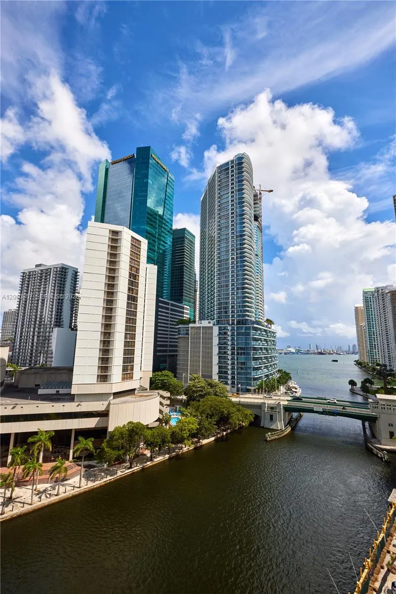 31 SE 5th St #3201 Miami, FL 33131