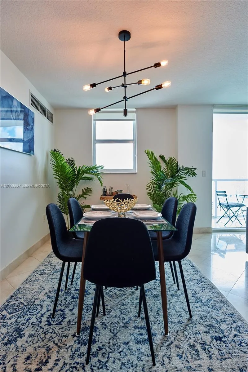 31 SE 5th St #3201 Miami, FL 33131