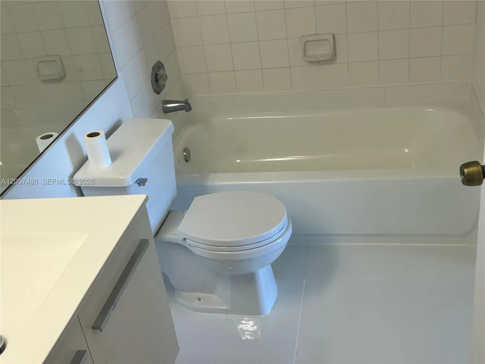 7601 E Treasure Dr #2104 North Bay Village, FL 33141