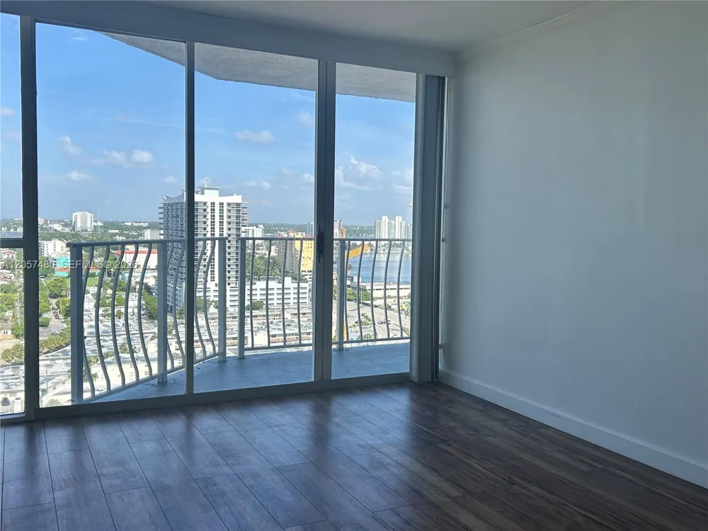 7601 E Treasure Dr #2104 North Bay Village, FL 33141