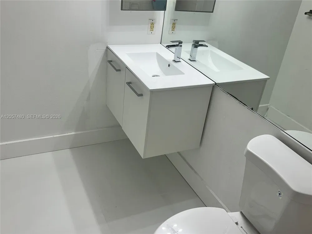 7601 E Treasure Dr #2104 North Bay Village, FL 33141
