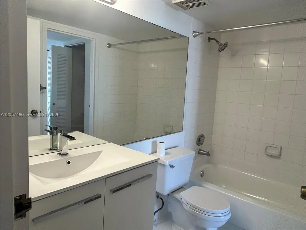 7601 E Treasure Dr #2104 North Bay Village, FL 33141