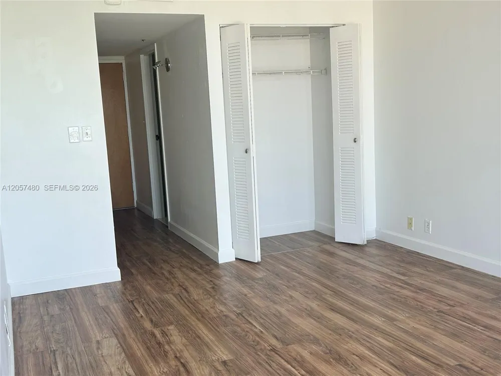 7601 E Treasure Dr #2104 North Bay Village, FL 33141