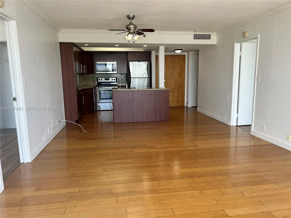 7601 E Treasure Dr #2104 North Bay Village, FL 33141