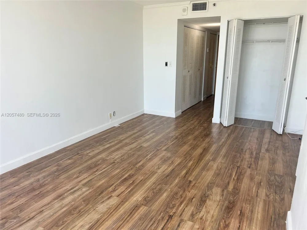 7601 E Treasure Dr #2104 North Bay Village, FL 33141