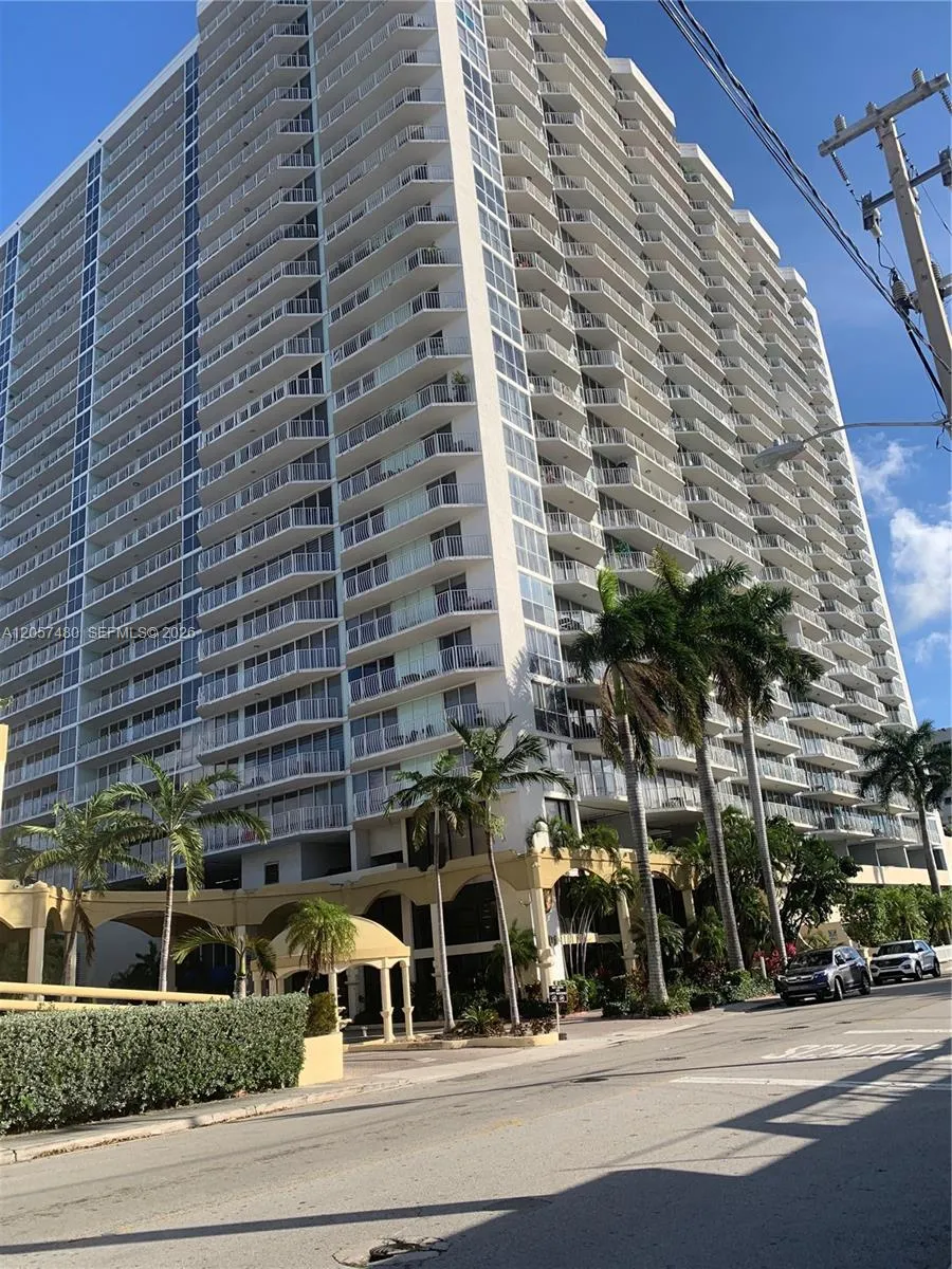 7601 E Treasure Dr #2104 North Bay Village, FL 33141