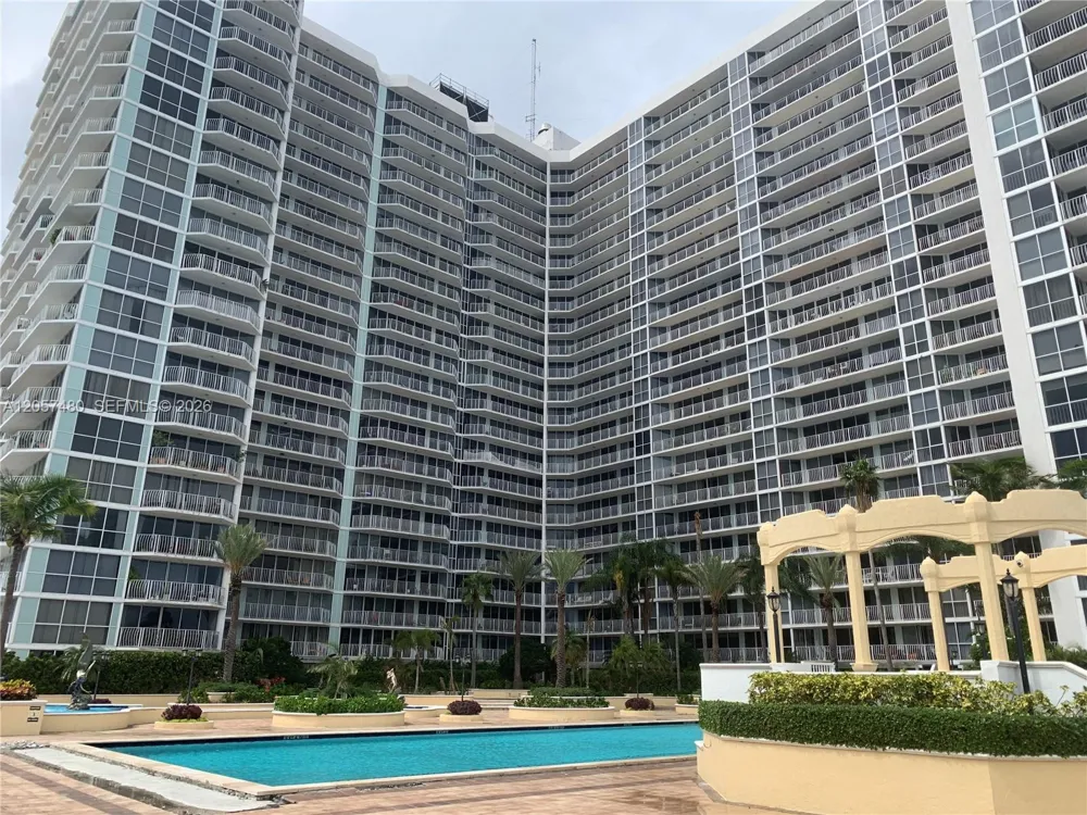 7601 E Treasure Dr #2104 North Bay Village, FL 33141