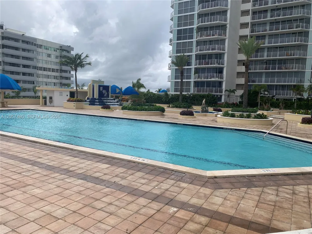 7601 E Treasure Dr #2104 North Bay Village, FL 33141