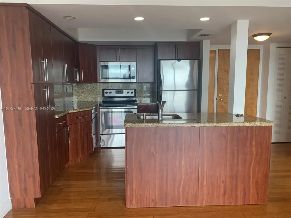 7601 E Treasure Dr #2104 North Bay Village, FL 33141