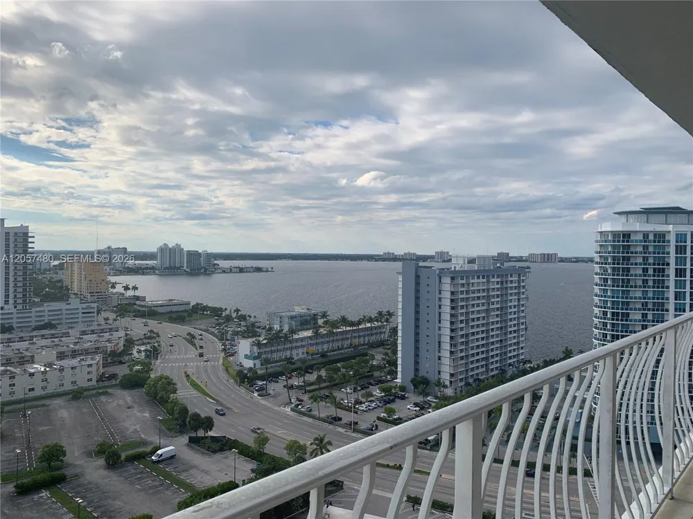 7601 E Treasure Dr #2104 North Bay Village, FL 33141