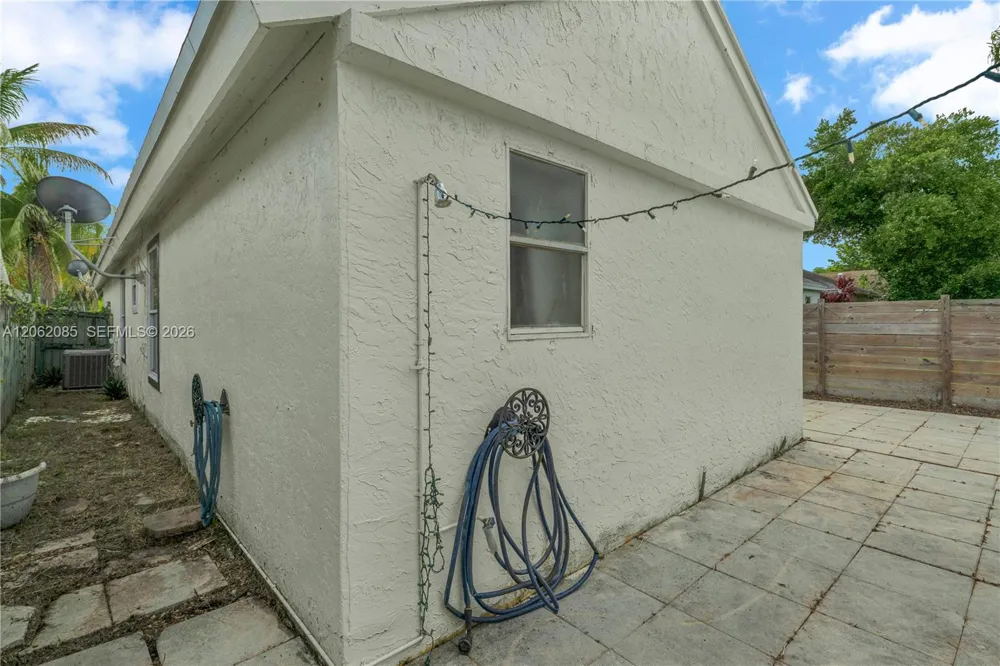 949 SW 7th Pl Florida City, FL 33034
