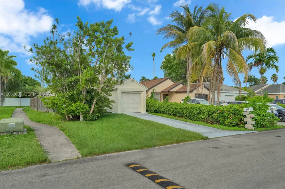 949 SW 7th Pl Florida City, FL 33034
