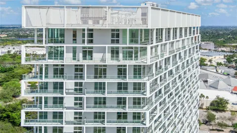 2000 Metropica Way #2010
