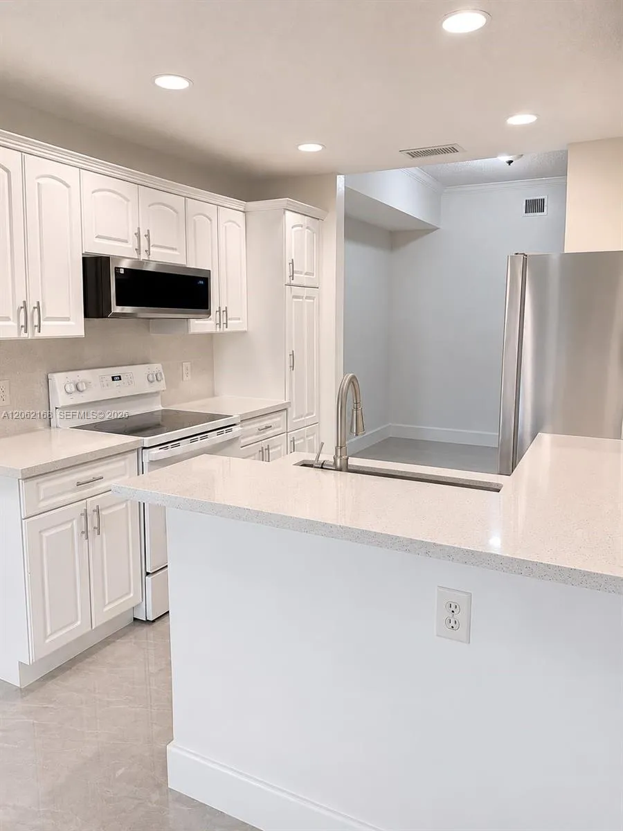 16341 Malibu Dr #19 Weston, FL 33326