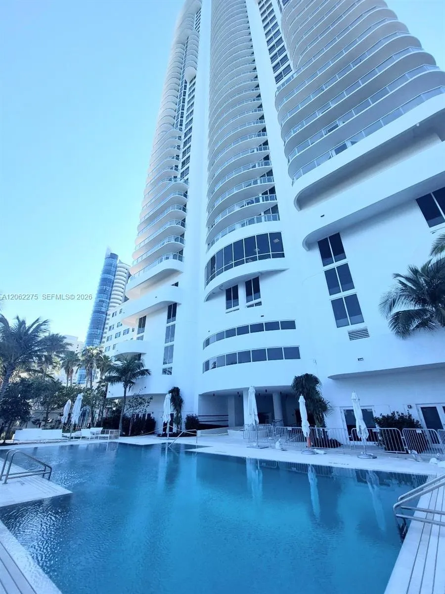 6365 Collins Ave #905 Miami Beach, FL 33141