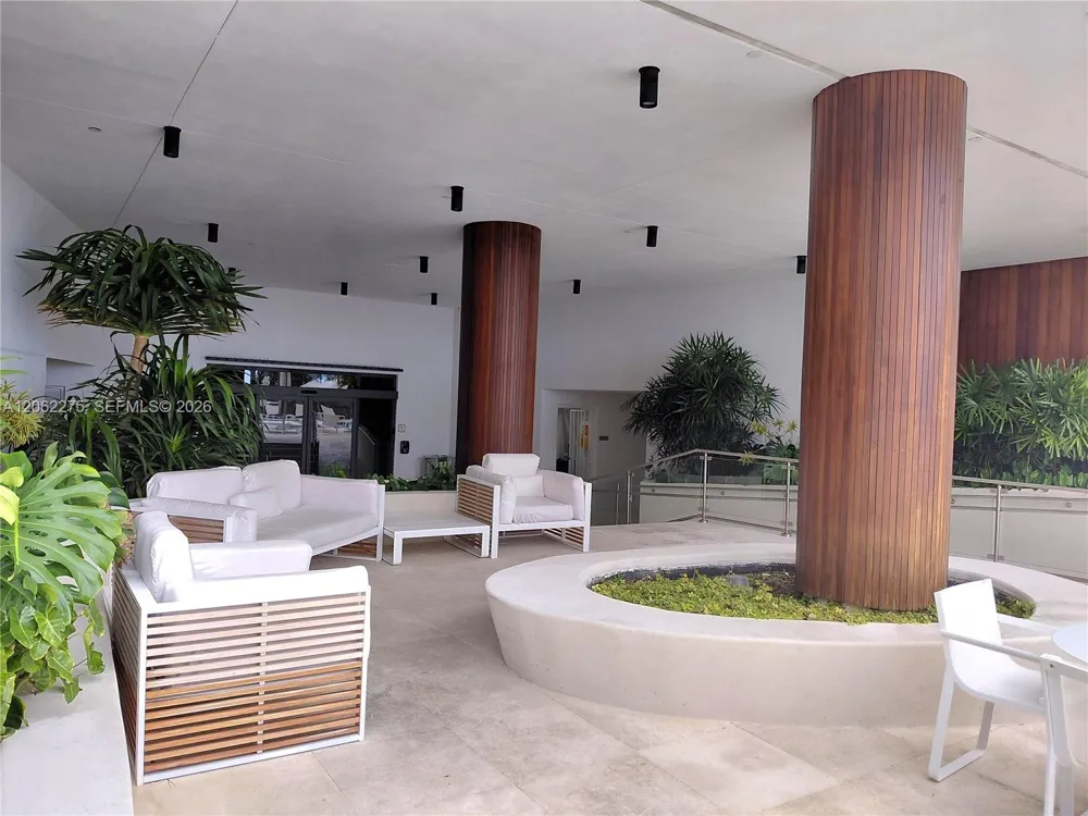 6365 Collins Ave #905 Miami Beach, FL 33141