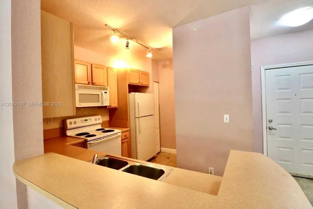 6001 SW 70th St #117 South Miami, FL 33143