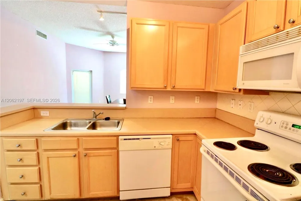 6001 SW 70th St #117 South Miami, FL 33143