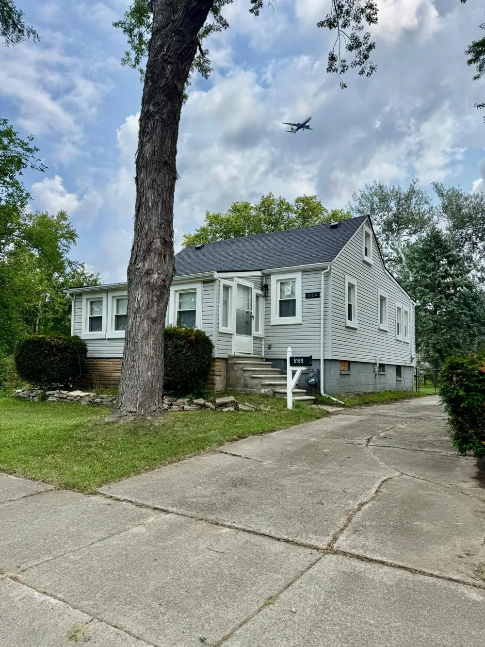 5169 Glenis Street Dearborn Heights, MI 48125