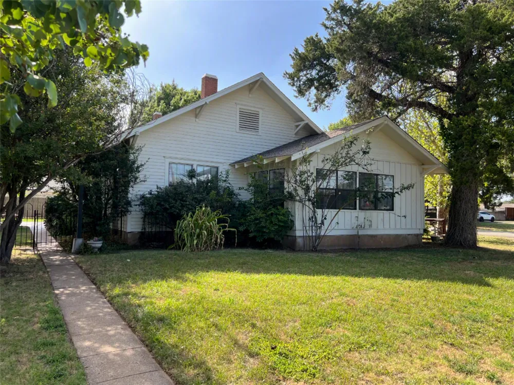 715 E Ikard Street Henrietta, TX 76365