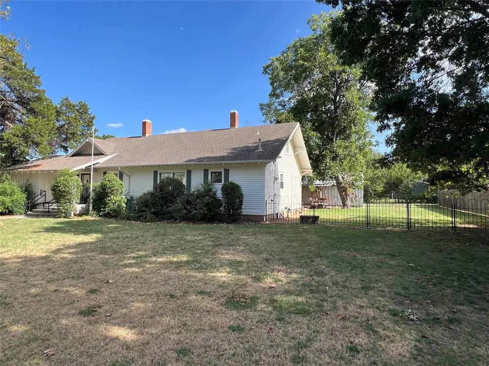715 E Ikard Street Henrietta, TX 76365