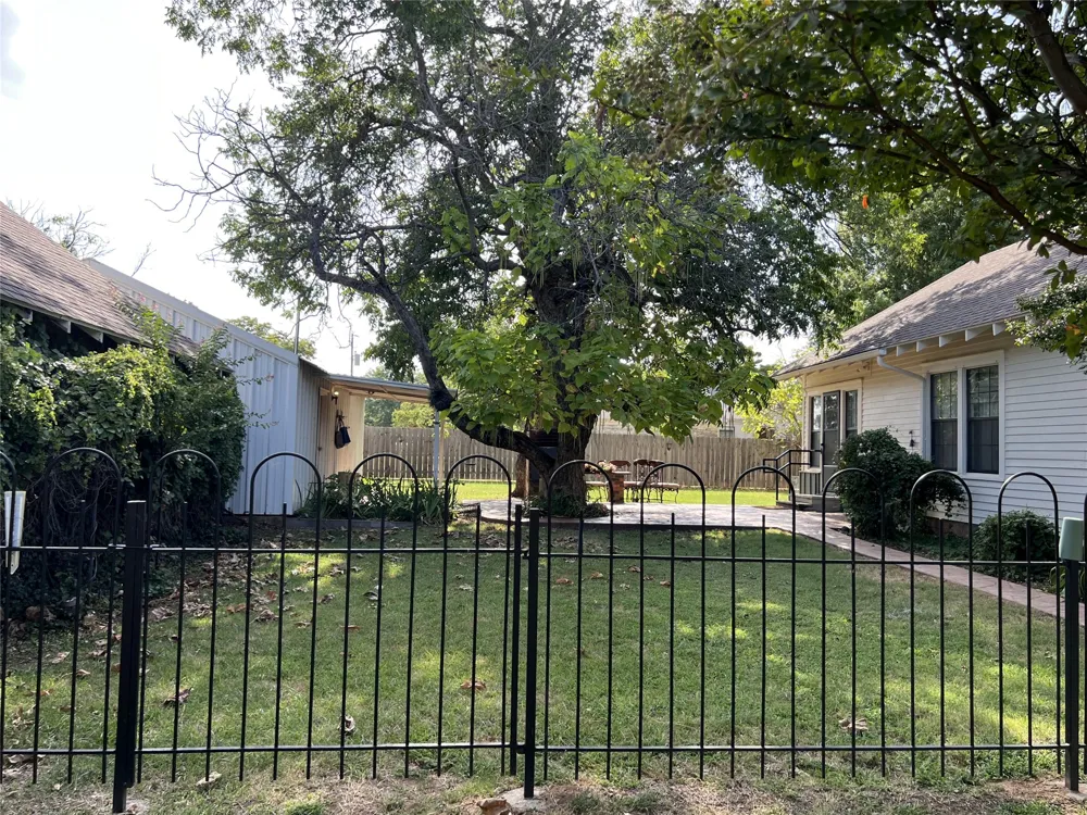 715 E Ikard Street Henrietta, TX 76365