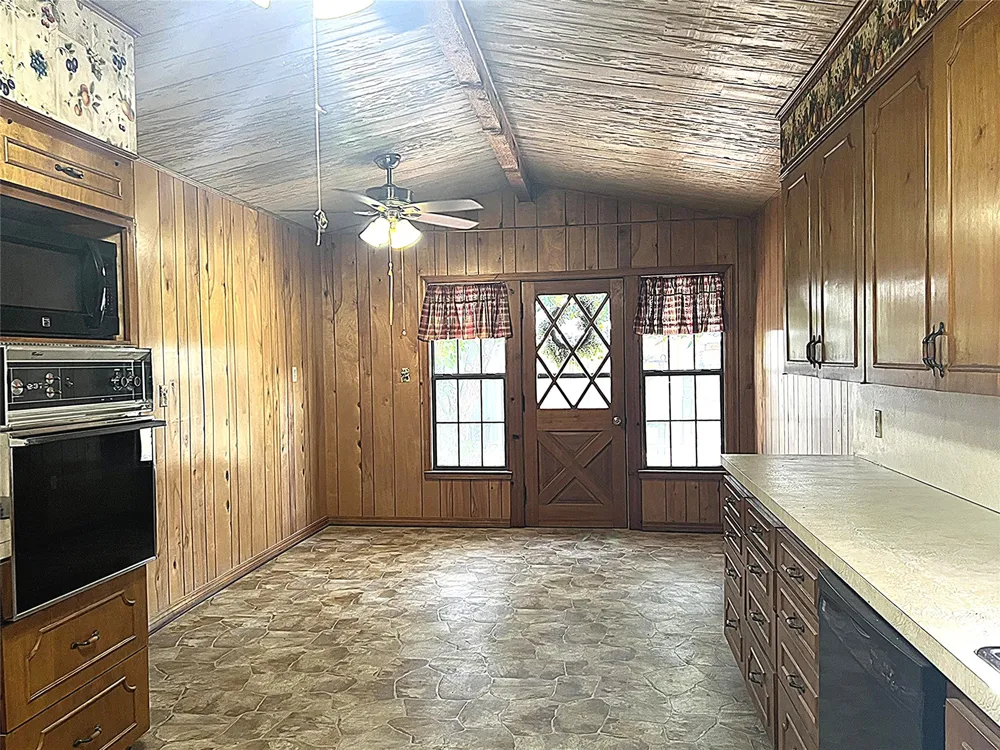 715 E Ikard Street Henrietta, TX 76365