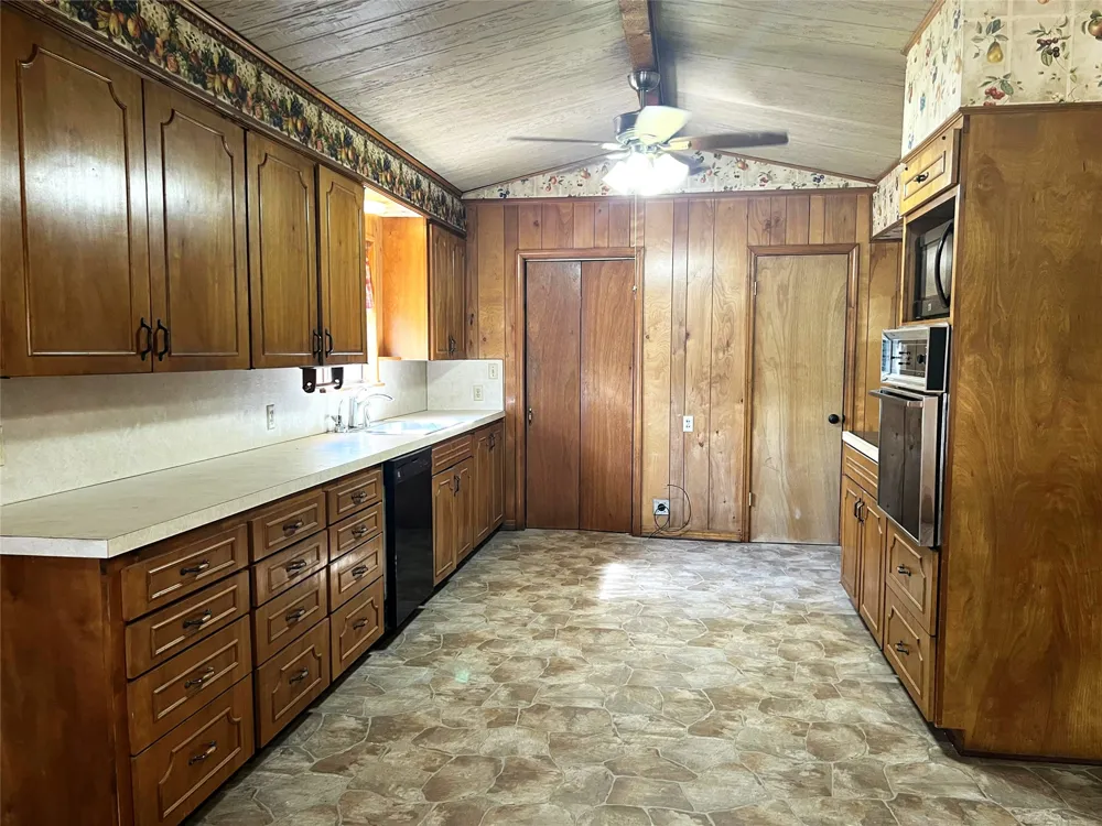 715 E Ikard Street Henrietta, TX 76365