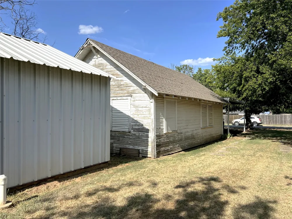 715 E Ikard Street Henrietta, TX 76365