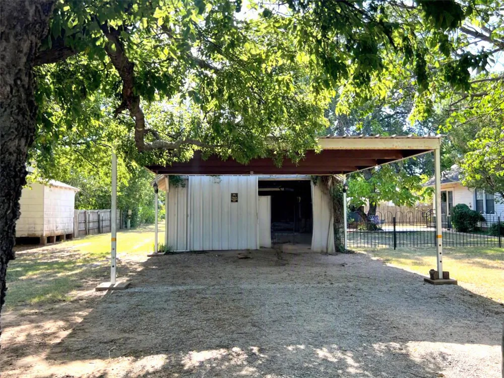 715 E Ikard Street Henrietta, TX 76365