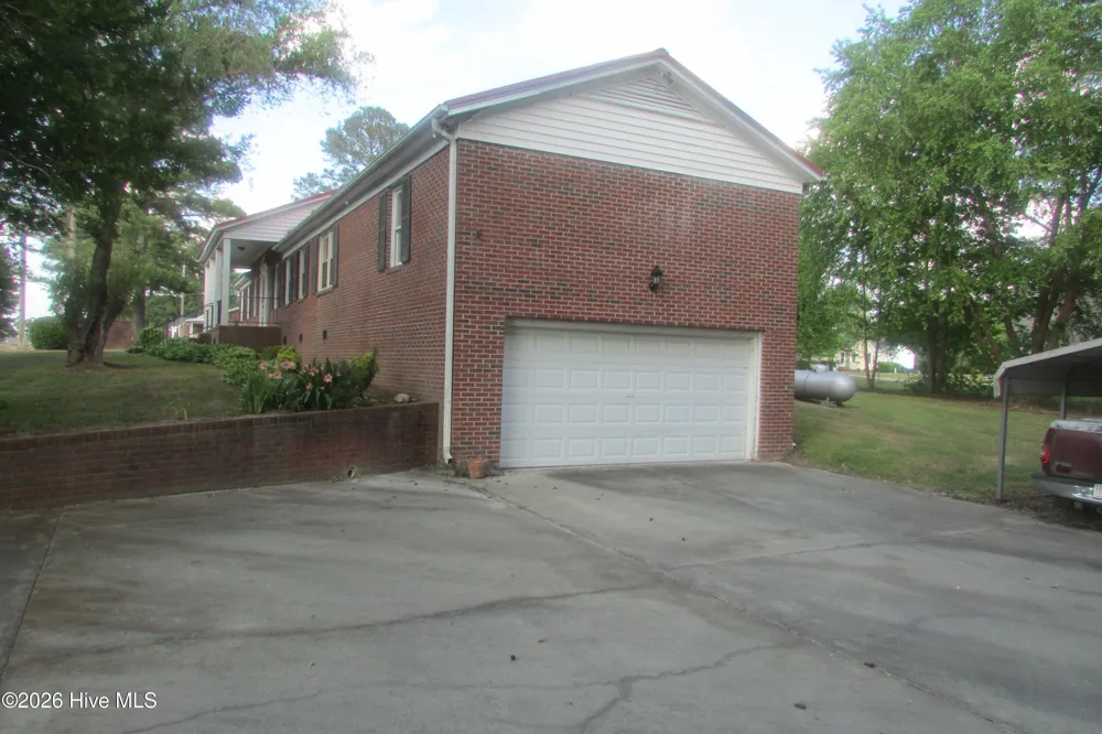 1102 Isaac Weeks Road Clinton, NC 28328