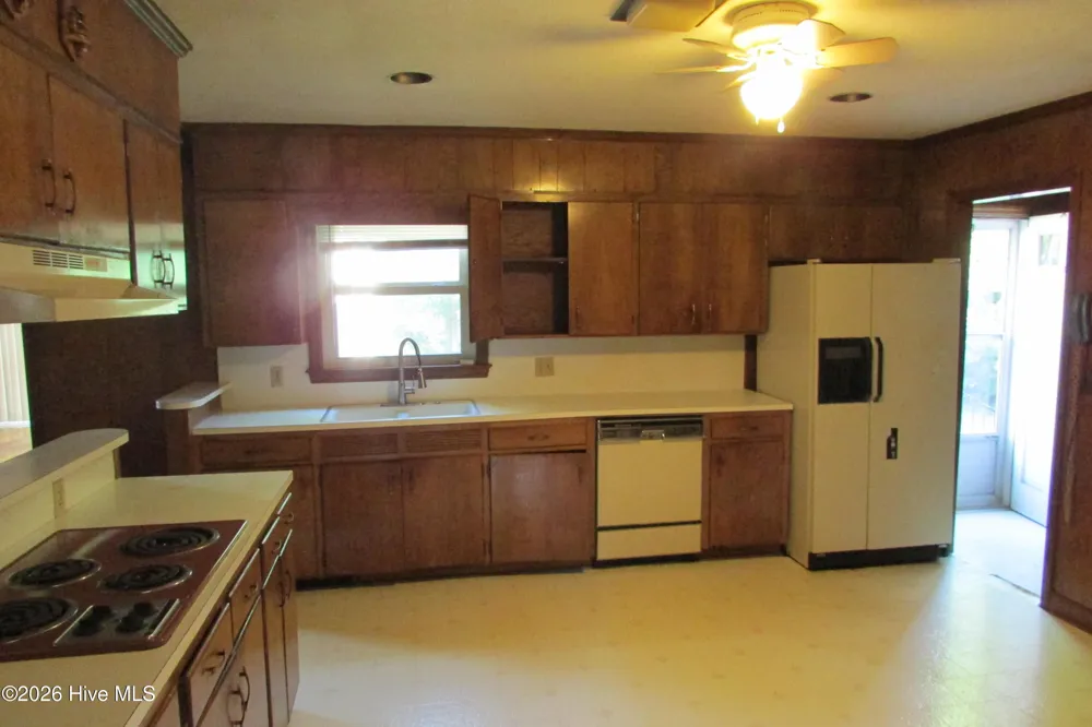 1102 Isaac Weeks Road Clinton, NC 28328