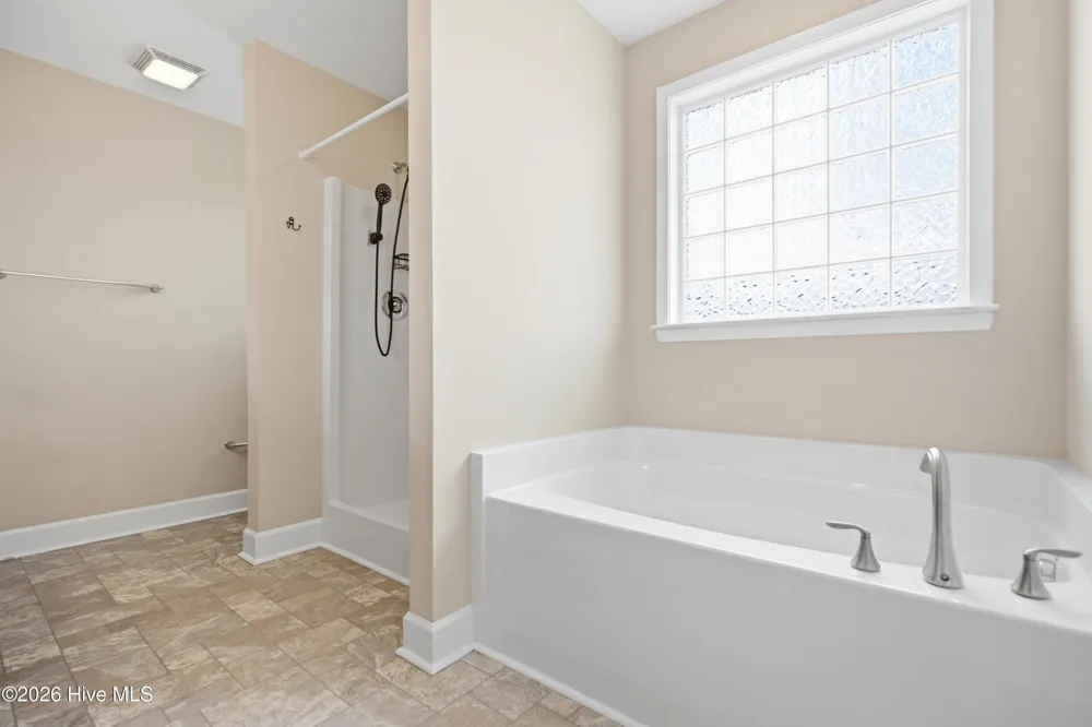 447 Avendale Drive Rocky Point, NC 28457