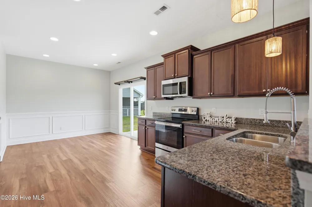 447 Avendale Drive Rocky Point, NC 28457