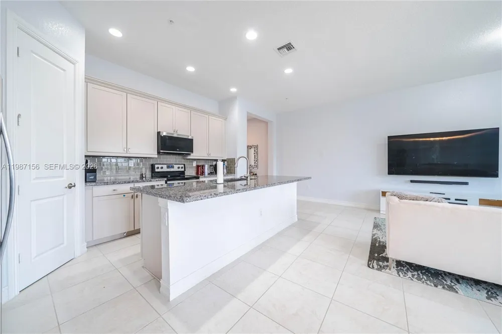 11674 SW 13th Ln #1674 Pembroke Pines, FL 33025