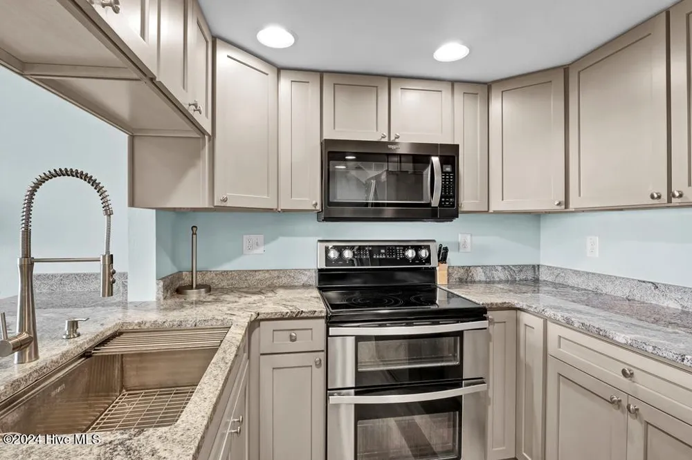 918 /235 New River Drive #235 Surf City, NC 28445