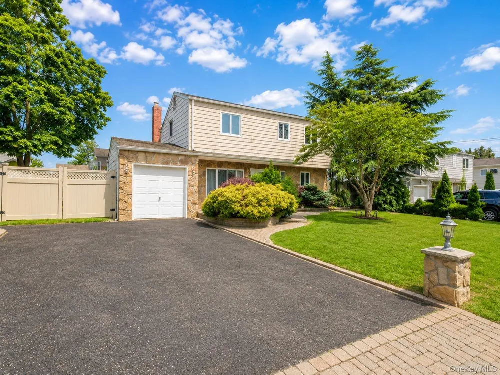 301 W 22nd Street Deer Park, NY 11729
