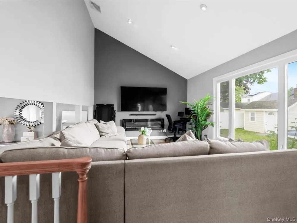301 W 22nd Street Deer Park, NY 11729