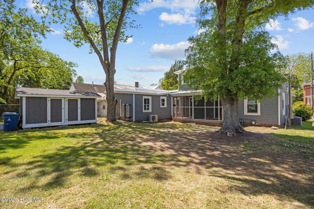 723 Market Street Washington, NC 27889